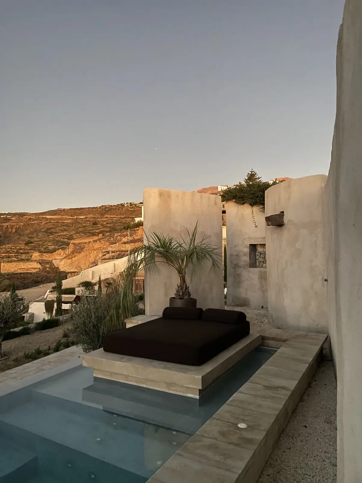 Outside - Swimming pool