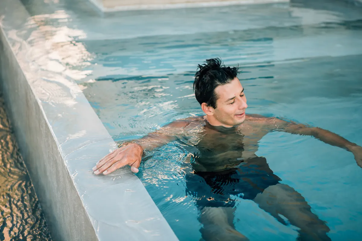 Watsu pool rest